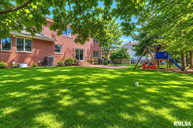 1216 W Cayman Cove, Peoria, IL 61615