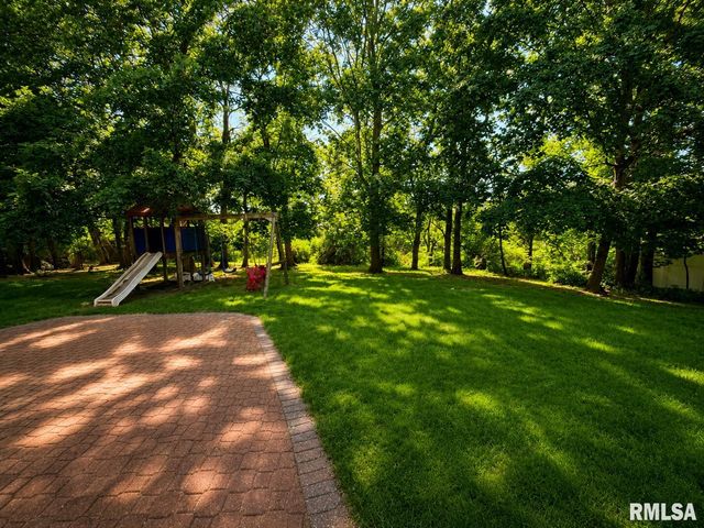 1216 W Cayman Cove, Peoria, IL 61615