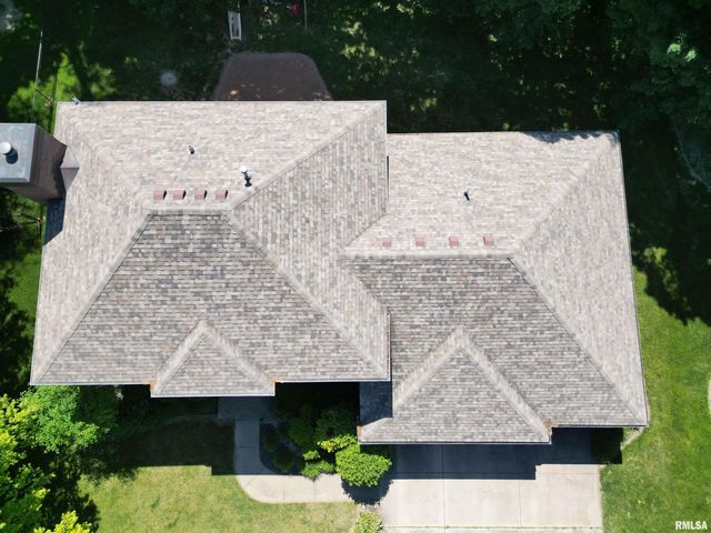 1216 W Cayman Cove, Peoria, IL 61615
