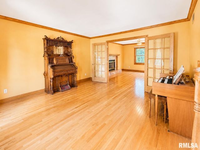 1216 W Cayman Cove, Peoria, IL 61615
