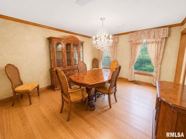 1216 W Cayman Cove, Peoria, IL 61615