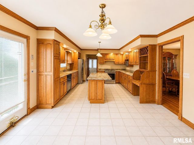 1216 W Cayman Cove, Peoria, IL 61615
