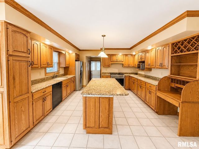 1216 W Cayman Cove, Peoria, IL 61615