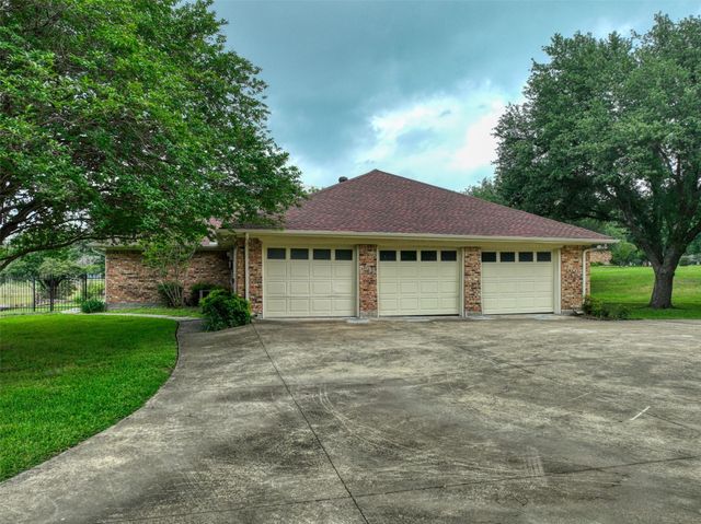 1113 Mockingbird Circle, Ennis, TX 75119