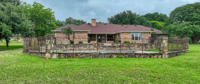 1113 Mockingbird Circle, Ennis, TX 75119