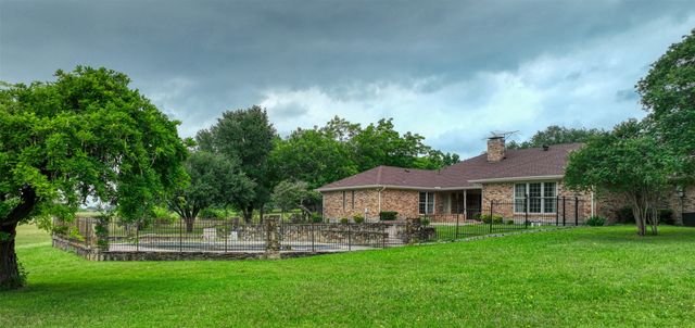 1113 Mockingbird Circle, Ennis, TX 75119