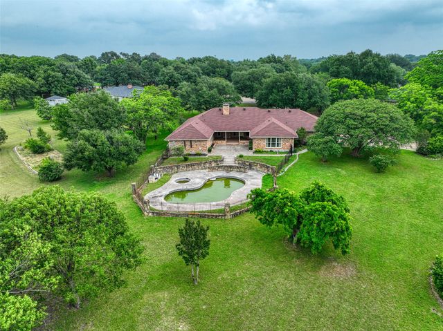 1113 Mockingbird Circle, Ennis, TX 75119