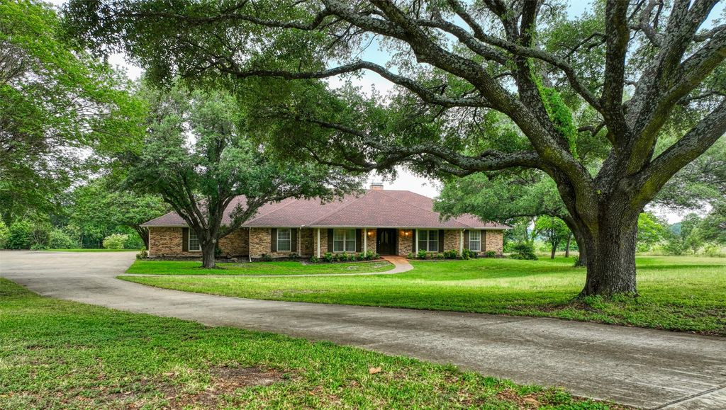 1113 Mockingbird Circle, Ennis, TX 75119