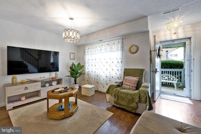 56 DOVER DR, Lindenwold, NJ 08021