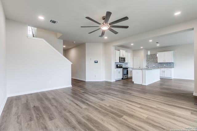 4111 Hidden Hollow Isle, Von Ormy, TX 78073