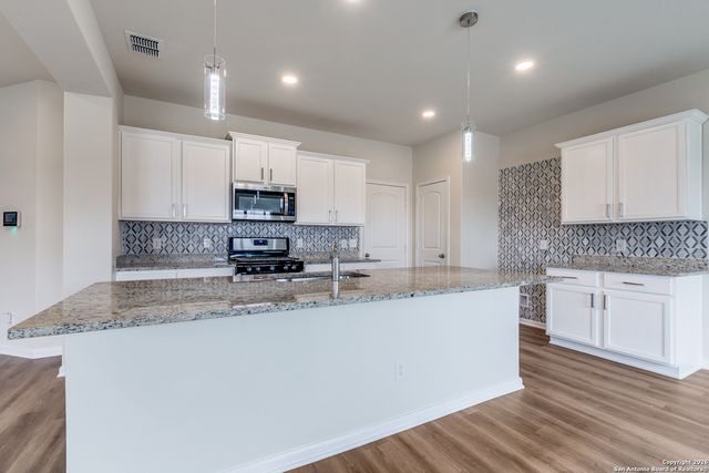 4111 Hidden Hollow Isle, Von Ormy, TX 78073