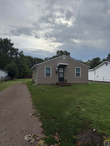 538 NE Lake St, Topeka, KS 66616