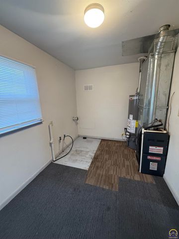 538 NE Lake St, Topeka, KS 66616