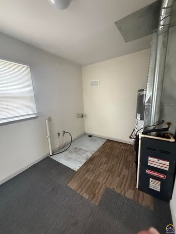 538 NE Lake St, Topeka, KS 66616