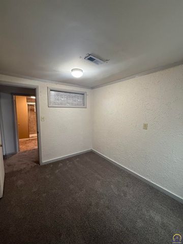 538 NE Lake St, Topeka, KS 66616