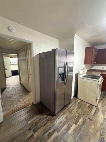 538 NE Lake St, Topeka, KS 66616