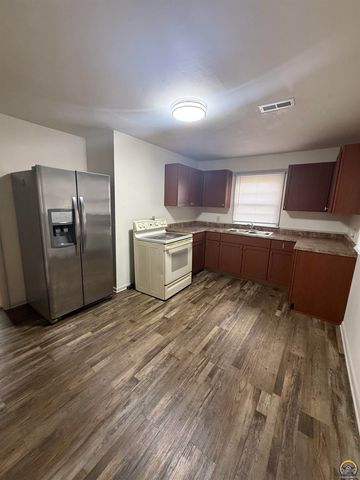 538 NE Lake St, Topeka, KS 66616