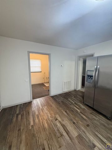 538 NE Lake St, Topeka, KS 66616