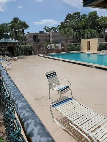4033 Sandlewood LN 3, Fort Myers, FL 33907