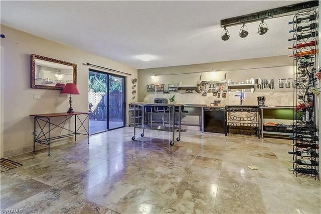 4033 Sandlewood LN 3, Fort Myers, FL 33907