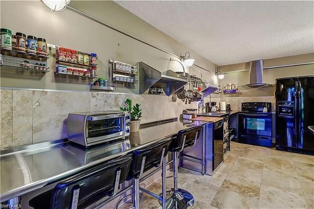 4033 Sandlewood LN 3, Fort Myers, FL 33907