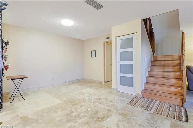 4033 Sandlewood LN 3, Fort Myers, FL 33907
