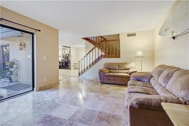 4033 Sandlewood LN 3, Fort Myers, FL 33907
