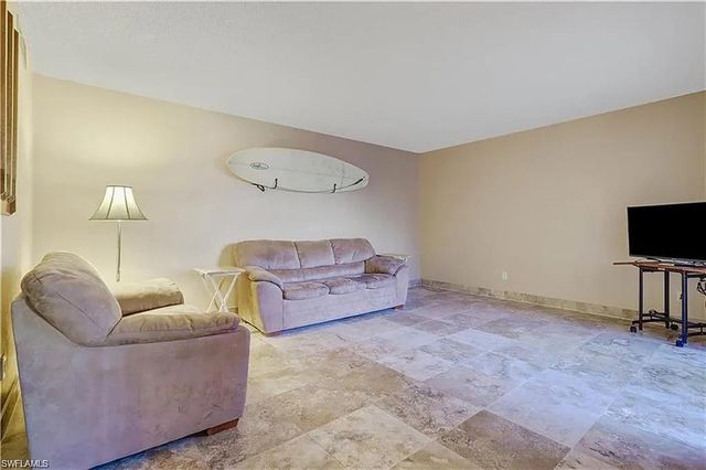 4033 Sandlewood LN 3, Fort Myers, FL 33907