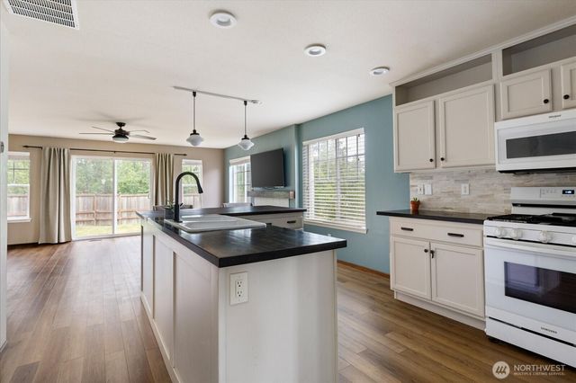 1958 SW Rock Rose Drive, Oak Harbor, WA 98277