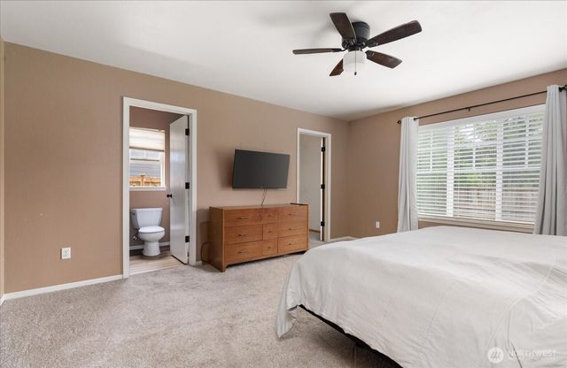 1958 SW Rock Rose Drive, Oak Harbor, WA 98277
