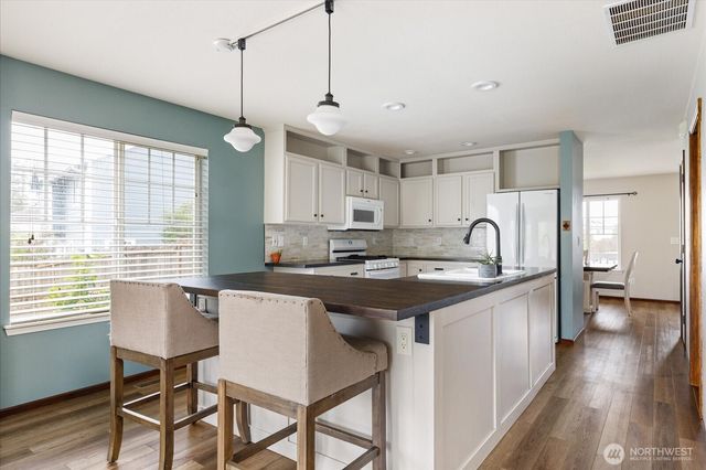 1958 SW Rock Rose Drive, Oak Harbor, WA 98277