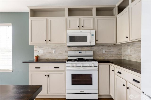 1958 SW Rock Rose Drive, Oak Harbor, WA 98277