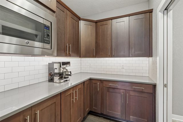 16215 Northpark Drive, Urbandale, IA 50323