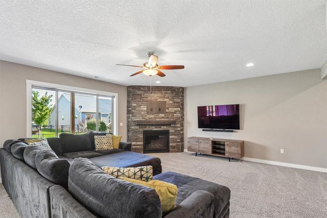 16215 Northpark Drive, Urbandale, IA 50323