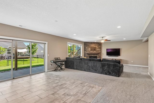 16215 Northpark Drive, Urbandale, IA 50323