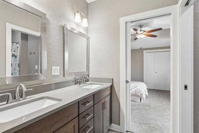 16215 Northpark Drive, Urbandale, IA 50323