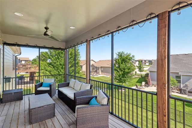 16215 Northpark Drive, Urbandale, IA 50323
