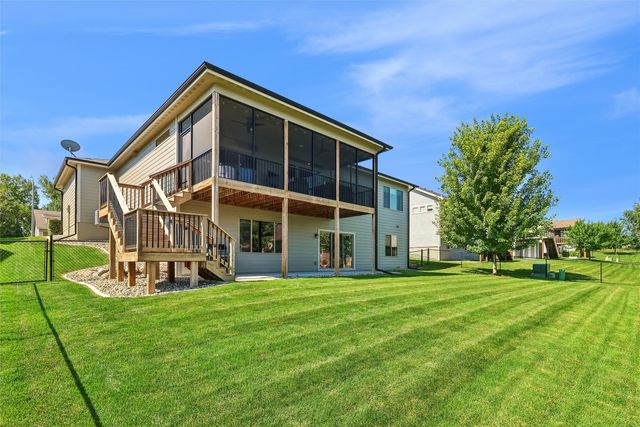 16215 Northpark Drive, Urbandale, IA 50323