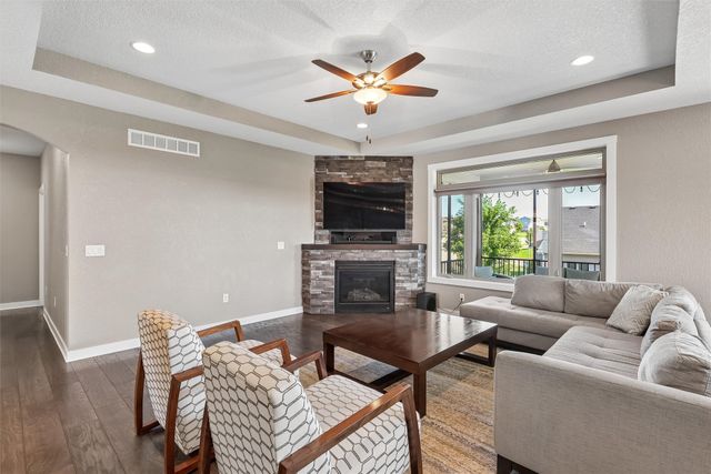 16215 Northpark Drive, Urbandale, IA 50323