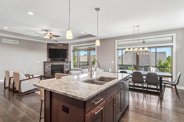 16215 Northpark Drive, Urbandale, IA 50323