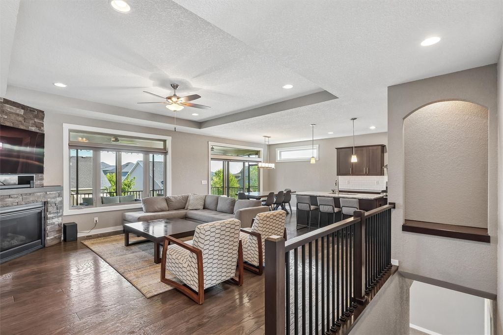 16215 Northpark Drive, Urbandale, IA 50323