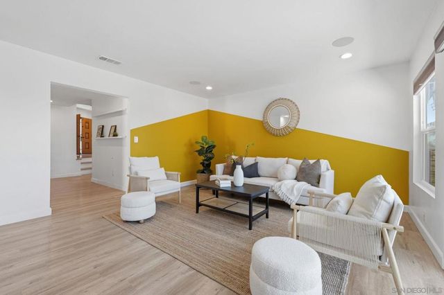 9257 Dillon Dr, La Mesa, CA 91941