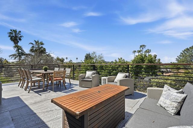 9257 Dillon Dr, La Mesa, CA 91941