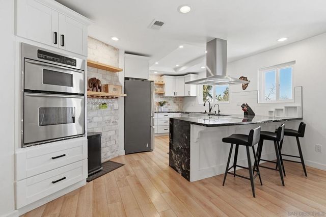 9257 Dillon Dr, La Mesa, CA 91941