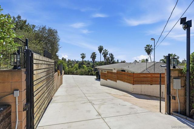 9257 Dillon Dr, La Mesa, CA 91941