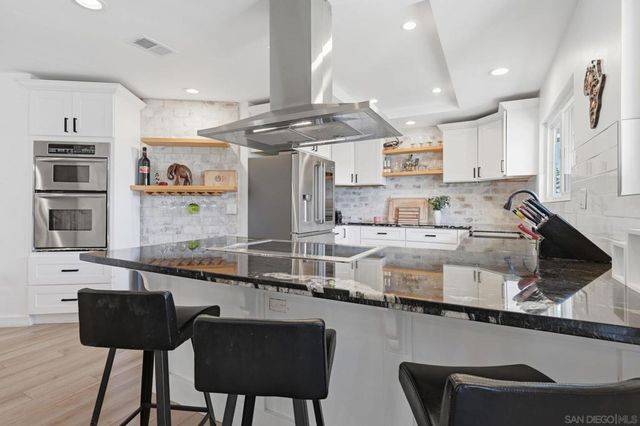 9257 Dillon Dr, La Mesa, CA 91941