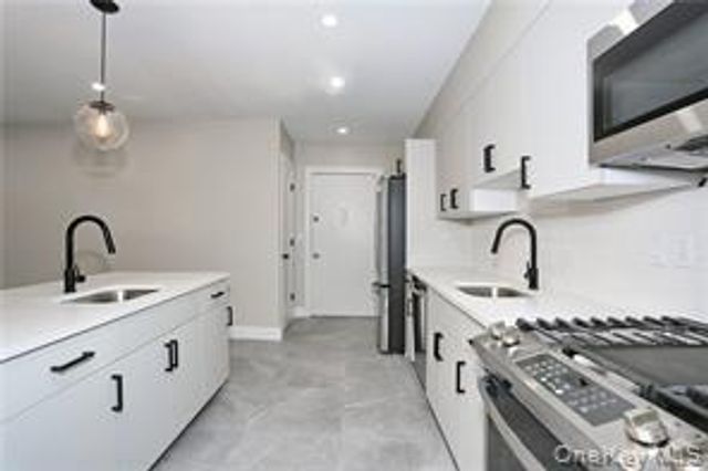 152 Kearsing Parkway H, Monsey, NY 10952