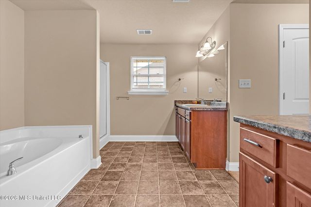 8699 N Courtly Circle, Olive Branch, MS 38654