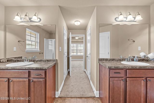 8699 N Courtly Circle, Olive Branch, MS 38654