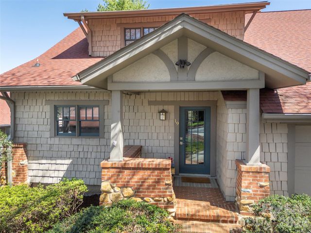 19 Lacoste Drive, Hendersonville, NC 28739